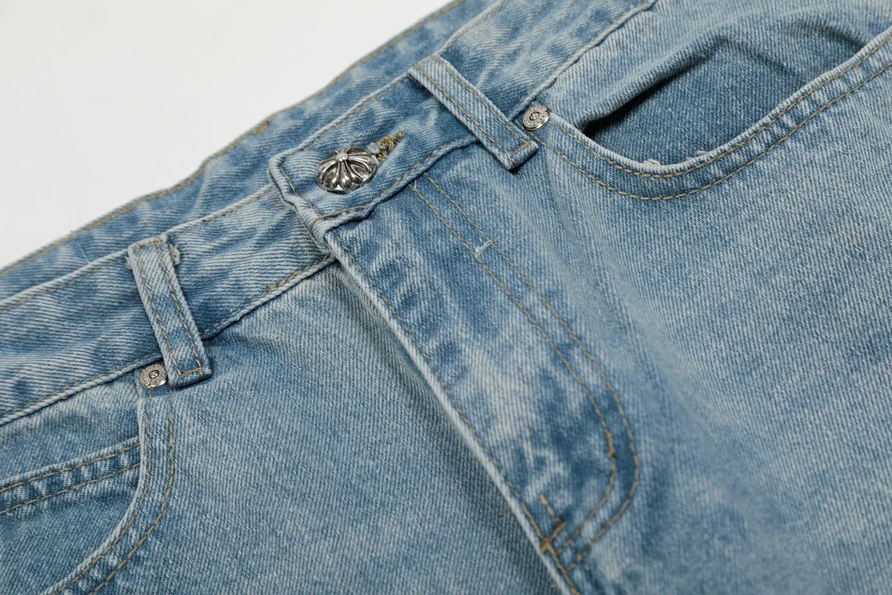 KE973#P250 The only correct leather label version on the market Chrome Hearts CH Cross embroidery distressed jeans Top ceiling quality 100% correct version The correct version is here!  Believe me this must be the best quality you will ever come across! ! Excellent value for money! !  Styles with different washes and textures are very friendly to people with thin legs and thick legs. The straight version is very flattering to the shape of the legs. The moderate length is timeless and easy to match. It is the basis of various styles and a must-have in the wardrobe! ! Add a little stacking to easily control this year's popular clean fit fabric. The fabric is stiff but the upper body is soft without losing texture. The sides and cuffs of some styles have a bone-wash effect. It's really hard not to love it! The outfit effect is immediate! ✅Correctly customize the Croxin metal leather label on the back panel. It is not sold directly with the cross on the finished jeans. 1:1 copying strives for excellence and the details are perfectly grasped. ✅The cross leather label is clear and smooth. Exquisite turning top craftsmanship. ✅Buttons, zippers and hardware are all customized versions of the Croxin LOGO. ✅High-cost washing process. Size: 28 30 32 34 36 (5 sizes)